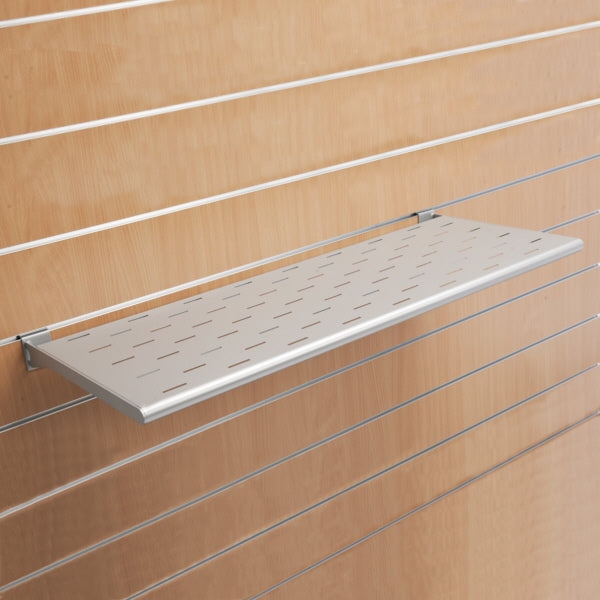 Blechtablar mit Halterungen