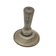 Holzabschluss mit Knauf vintage hell